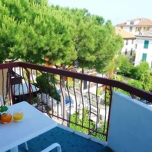 https://hotel-cristallo-varazze.hotelitalianriviera.com